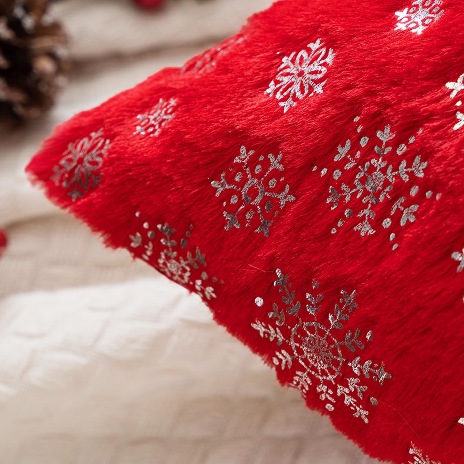 Christmas Red Throw Pillow Covers Set of 2 Snowflakes Decorative Winter Couch Pillowcases 18×18 Inch Soft Plush Faux Fur Farmhouse Home Holiday Festival Decors for Sofa Living Room Bed