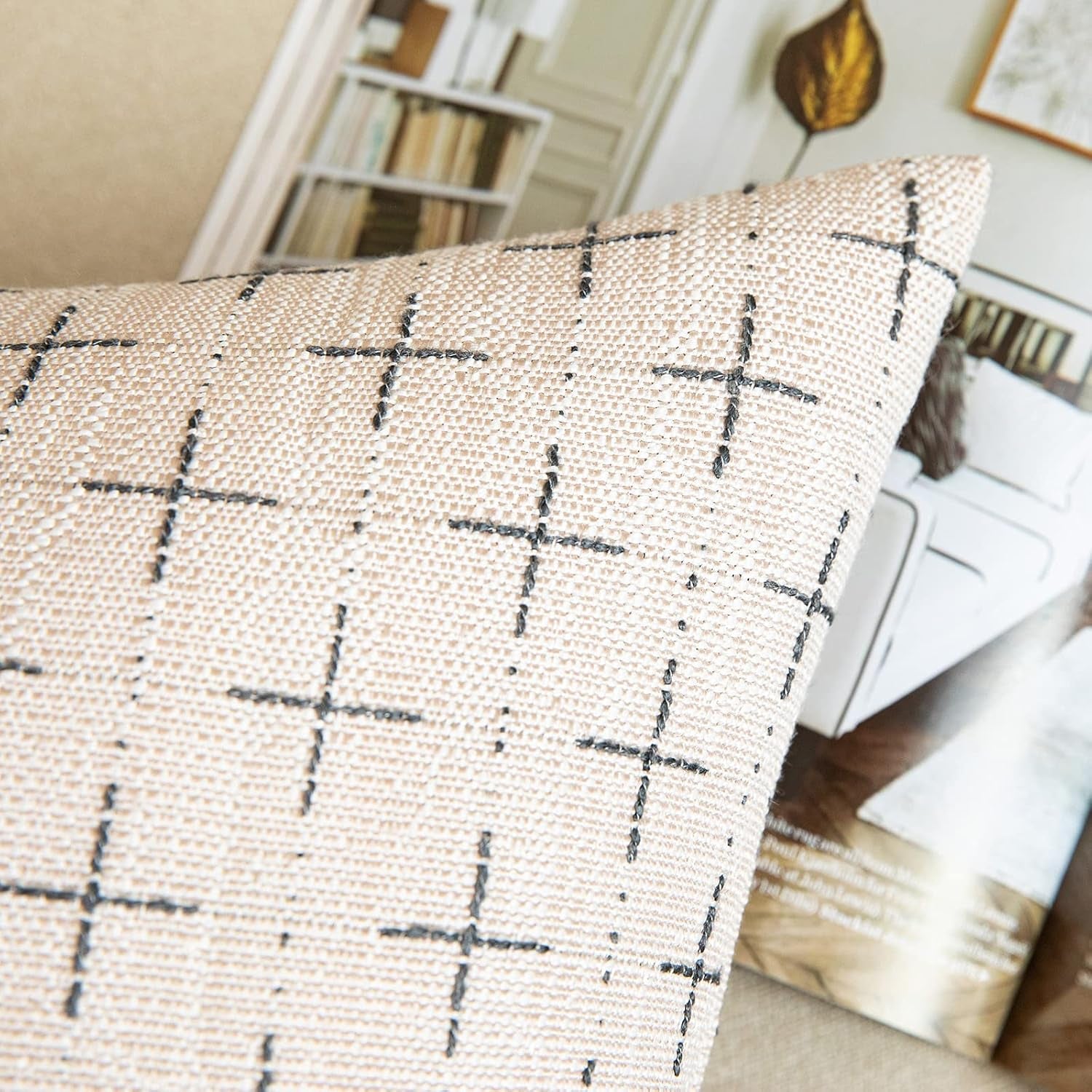 Pack of 2 Decorative Burlap Linen Christmas Throw Pillow Covers Modern Farmhouse Pillowcases Rustic Woven Textured Cushion Cover for Sofa Couch Bed 18X18 Inch Beige