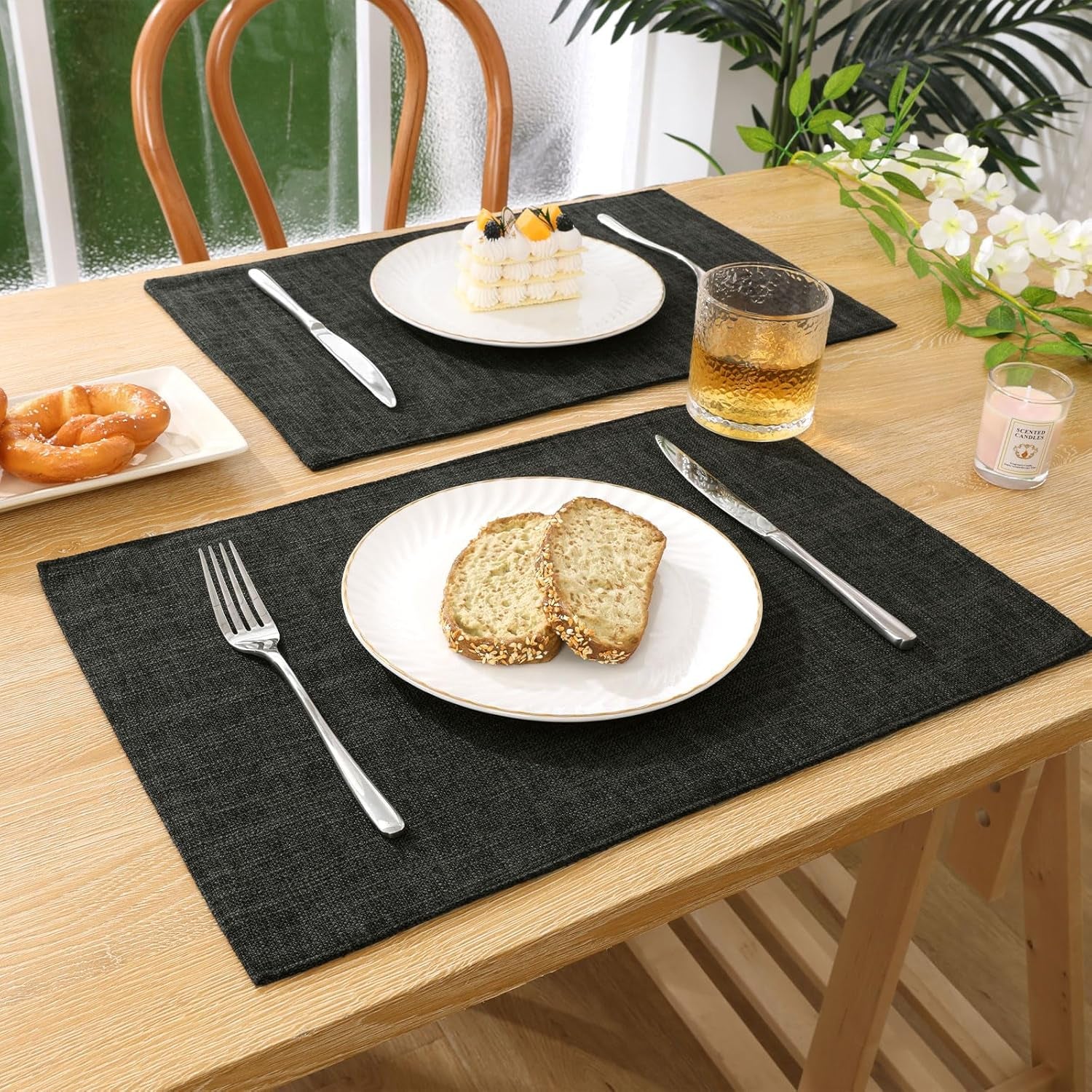 Washable Cloth Placemats Set of 4 Cotton Linen Double Layer Thickened Machine Washable Table Mats Non Slip Heat Resistant Fabric Place Mats for Dining Table, Black
