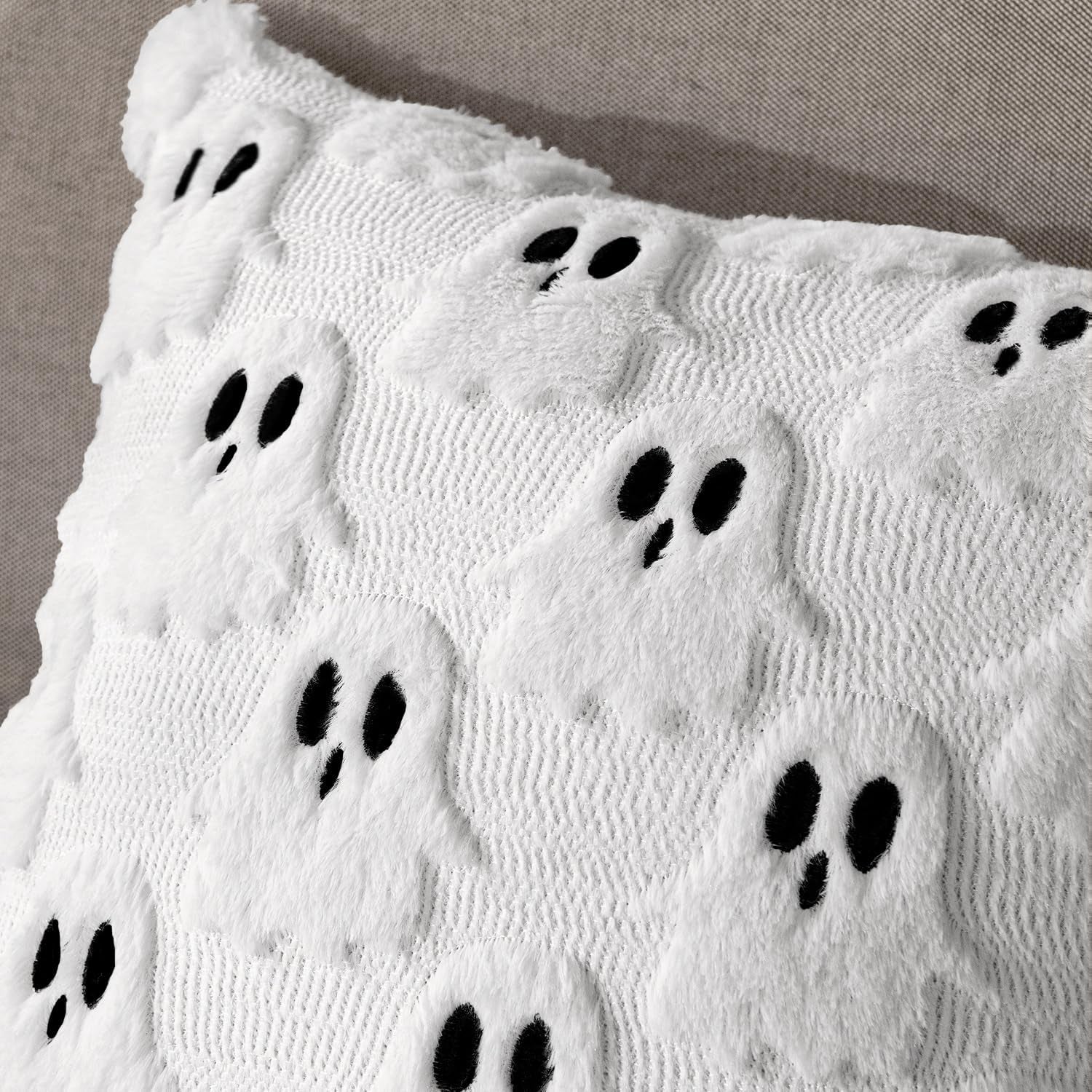 Halloween Pillow Covers Set of 2 White Ghost Decorative Soft Throw Pillows Plush Faux Fur Wool Couch Cushion Case for Fall Decor Chair Sofa Bedroom Living Room 18X18 Inch