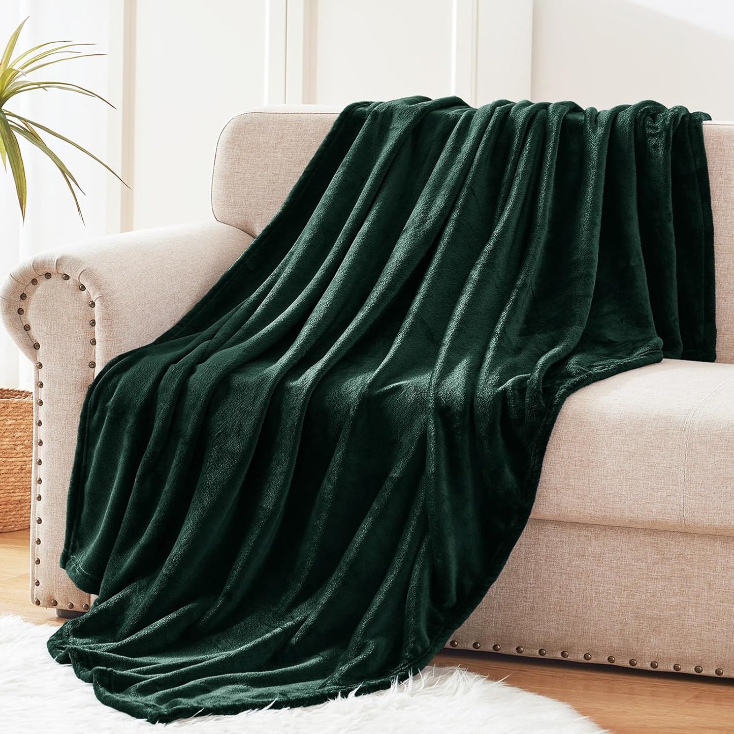 Extra Large Forest Green Fleece Throw Blanket - 300GSM Super Soft and Warm, Cozy and Lightweight for All Season Use, 50x70 Inches