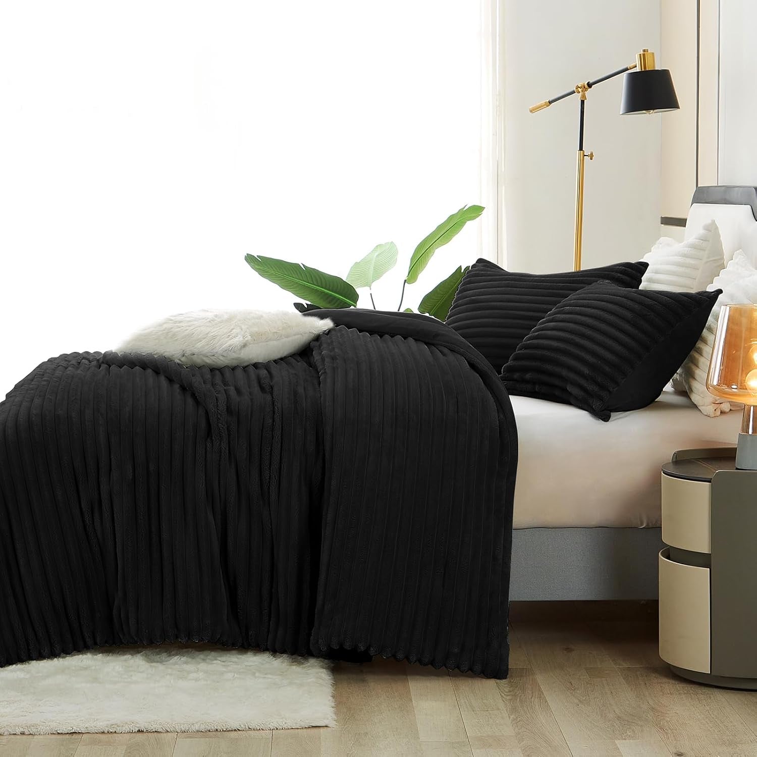 Fluffy Queen Comforter Set - Super Soft Faux Fur Black Comforter Queen Size, Winter Warm Fleece Bedding Set, 3 Pieces Plush Fuzzy Bed Set (1 Shaggy Comforter, 2 Pillowcases)