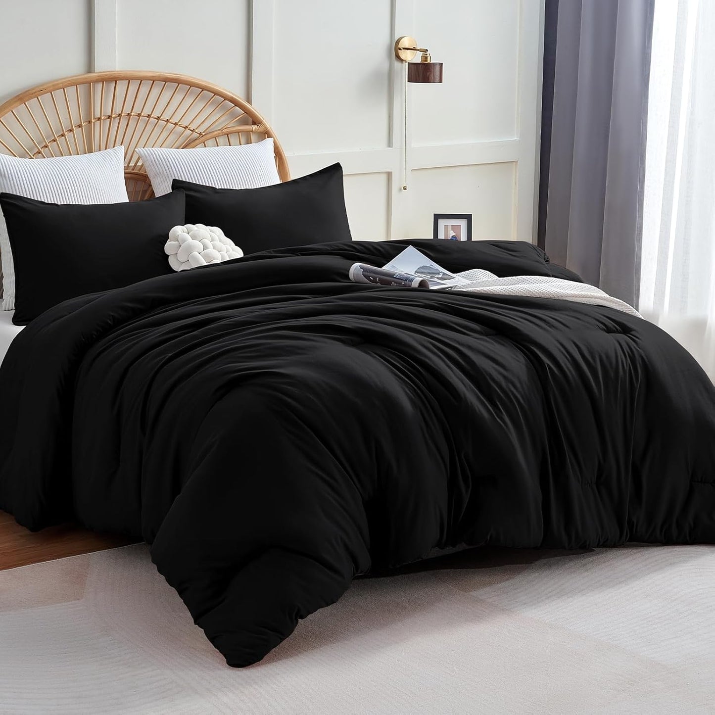 Queen Comforter Set Black, 3 Pieces Solid Queen Comforter Breathable Quilted Style Bedding Sets, Luxury Soft Microfiber down Alternative Comforter for All Season (1 Comforter & 2 Pillowcases)