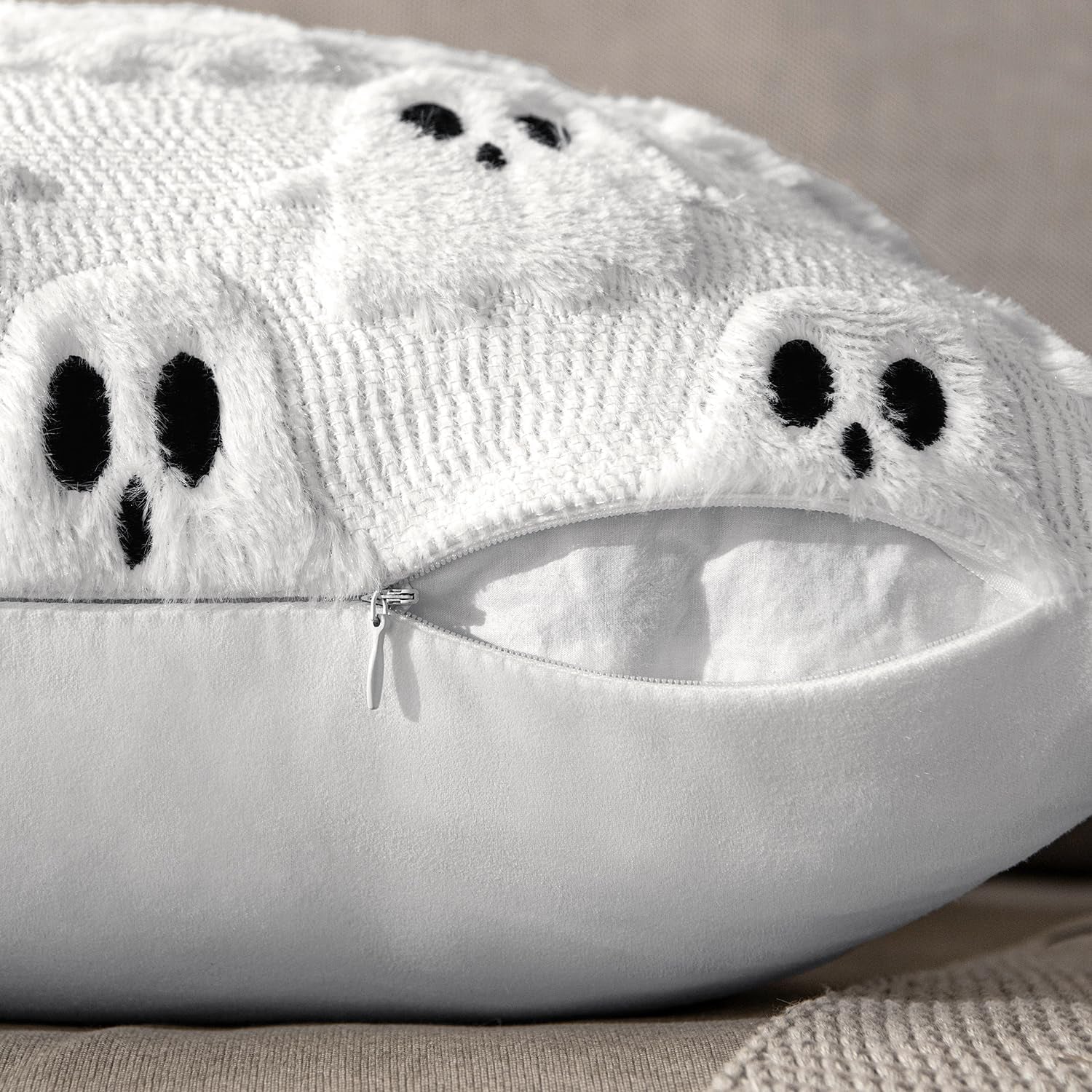 Halloween Pillow Covers Set of 2 White Ghost Decorative Soft Throw Pillows Plush Faux Fur Wool Couch Cushion Case for Fall Decor Chair Sofa Bedroom Living Room 18X18 Inch