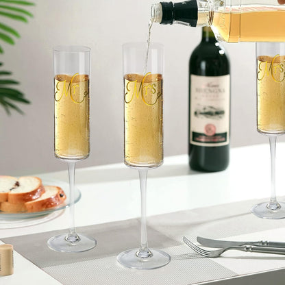Cute Mr and Mrs Wedding Champagne Flutes, Engagement Gifts for Couples, Bride and Groom Toasting Glass, Cool Bridal Shower Gift, Unique Gifts Idea for Anniversary Newlyweds, Newly Engaged Couples