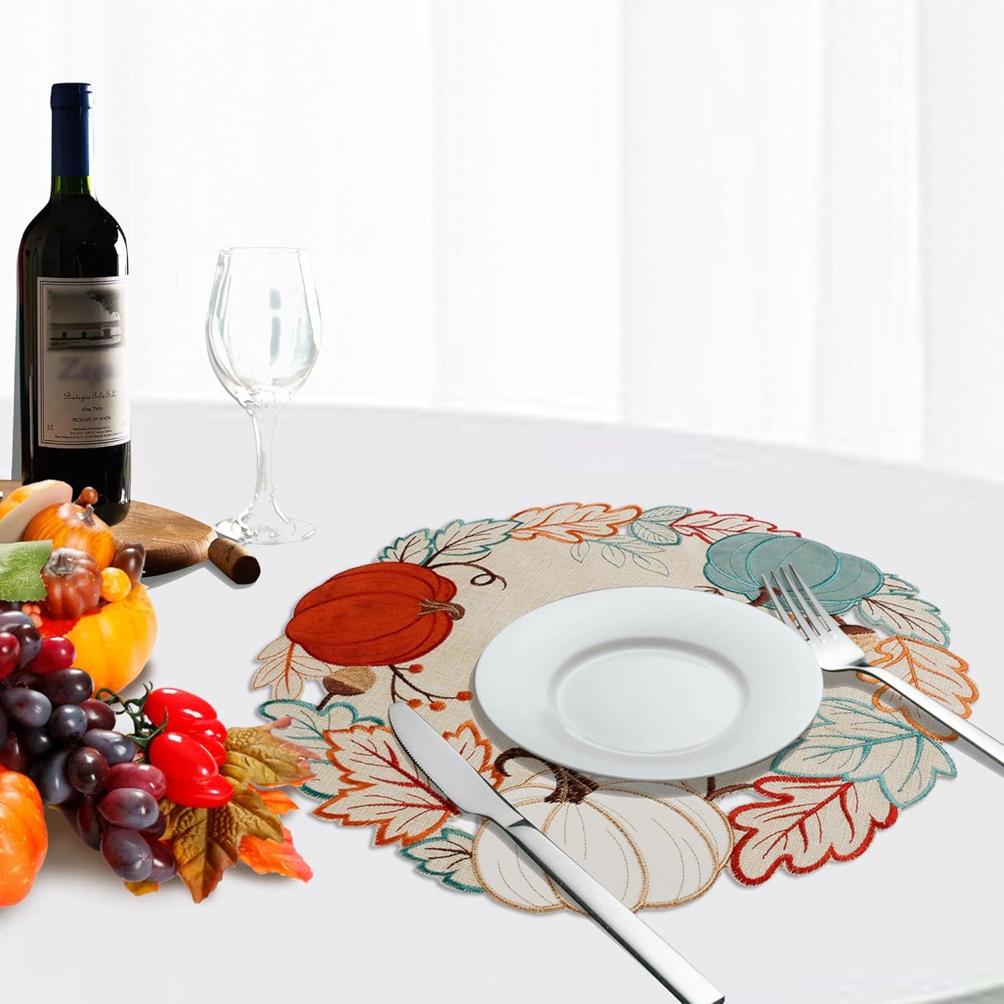 Thanksgiving Placemats Set of 4, Fall Pumpkins round Placemats, Embroidered Harvest Pumpkin Farmhouse Placemat for Dining Table, Fall Decor for Home, Halloween Table Decorations