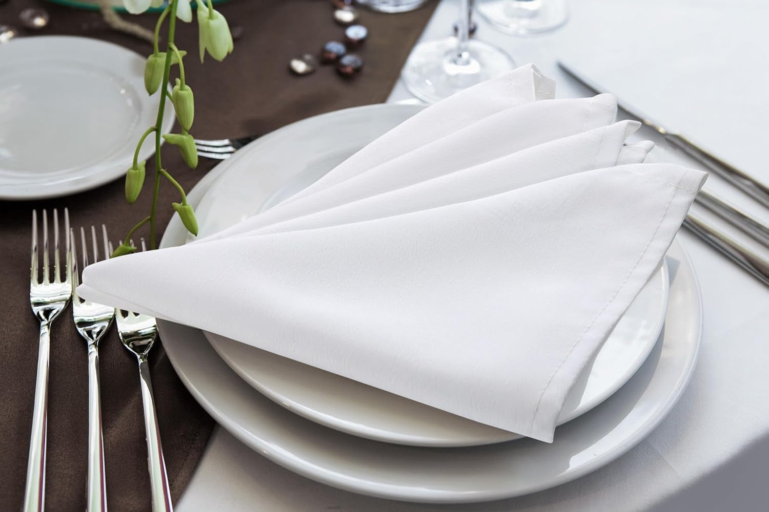 [24 Pack, White] Cloth Napkins 17X17 Inches, 100% Polyester Hemmed Edges, Washable and Reusable Ideal for Parties, Weddings and Dinners