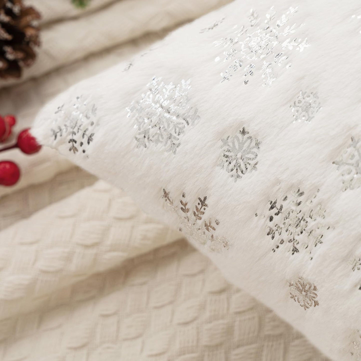 Christmas Ivory Throw Pillow Covers Set of 2 Snowflakes Decorative Winter Couch Pillowcases 18×18 Inch Soft Plush Faux Fur Farmhouse Home Holiday Festival Decors for Sofa Living Room Bed